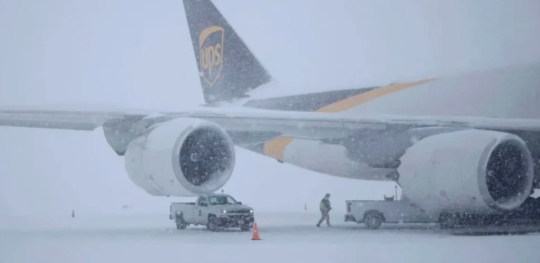 ABD’de kar ve fırtına ulaşımı durma noktasına getirdi! 1000’den fazla uçuş iptal