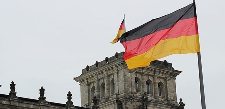 Almanya’da terör örgütü YPG/SDG yandaşları polise ve iş yerlerine saldırdı