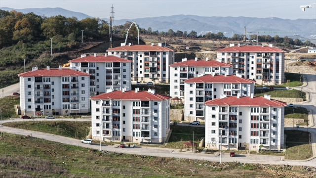 Bakan Kurum'dan Yalova'da yeni konutlarına kavuşan vatandaşlara ilişkin paylaşım - Resim: 0