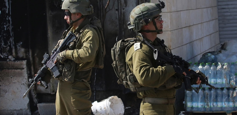 İsrail ordusu, Batı Şeria’da düzenlediği baskınlarda 9 Filistinliyi gözaltına aldı