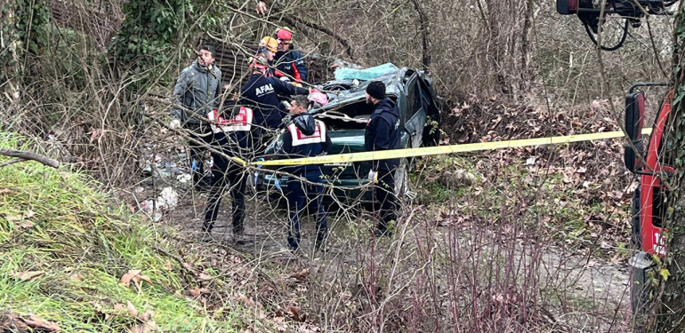 Şarampole devrilen otomobilin sürücüsü öldü