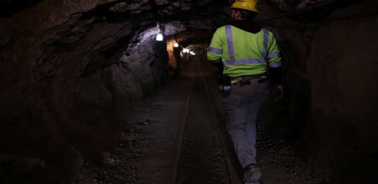 Güney Afrika’da madende göçük. 5 işçi 800 metrede mahsur kaldı