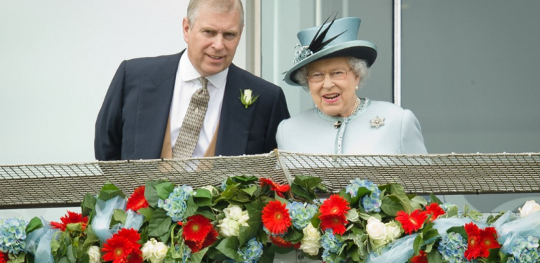 Kraliçe Elizabeth’in adı Epstein dosyasında. Sus payı için oğluna borç vermiş!