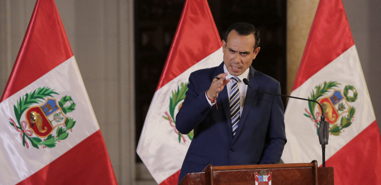 Peru’da kongre devlet başkanını görevden aldı