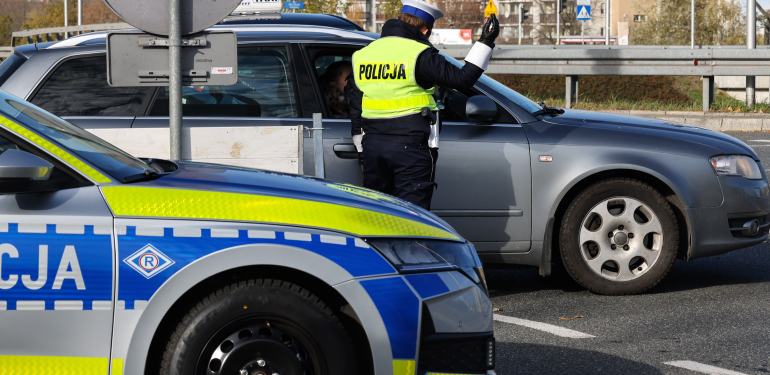 Polis ve durdurduğu sürücünün uyuşturucu testi pozitif çıktı