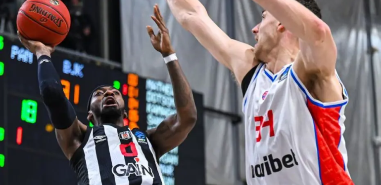 Skandal pankartın cezası açıklandı